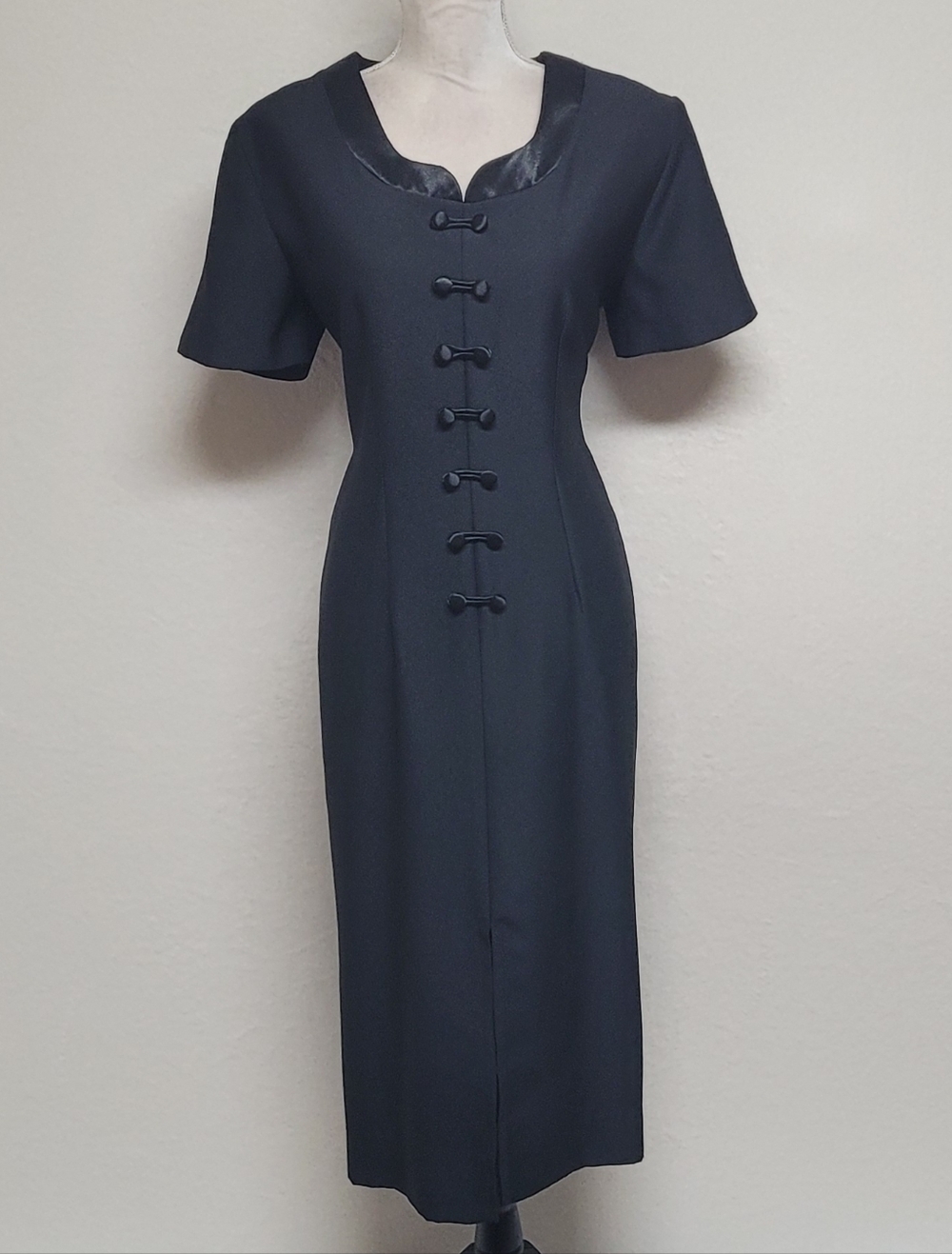 90s Vintage Miss Scarlett Black Satin Crepe Frog Clasp Closure Midi Wiggle Dress - Picture 2 of 11